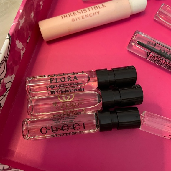 Assorted Women's Fragrance Sample Set - Picture 2 of 5